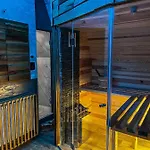 Basic Jelen Sauna & Jacuzzi