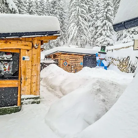 Basic Jelen Sauna & Jacuzzi