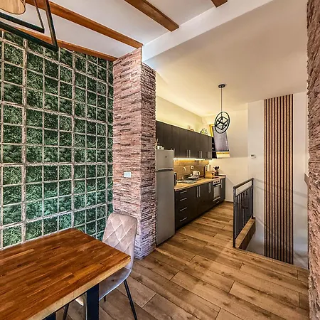 Basic Jelen Sauna & Jacuzzi Apartament *
