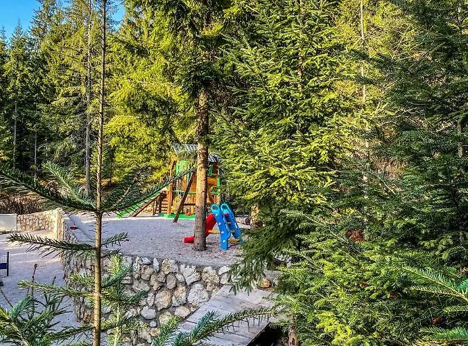 Basic Jelen Sauna & Jacuzzi Apartmán *